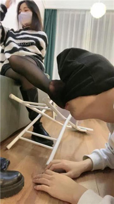 图片[19]_【奶味茶茶】长靴黑丝玩弄-踩头踩踏/踢裆/对镜羞辱插嘴_绳艺库视频下载