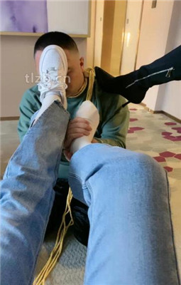 图片[13]_【酒鸽】双S-人体烟灰缸-长靴小白鞋踩/踩踏/骑马/闻臭白袜_绳艺库视频下载