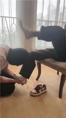 图片[12]_【筱月】加官窒息-高跟碾/运动鞋踩踏/深喉闻原味_绳艺库视频下载