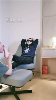 图片[7]_【羽神】跪舔超臭长靴白棉袜/吃脚皮臭脚踩脸_绳艺库视频下载