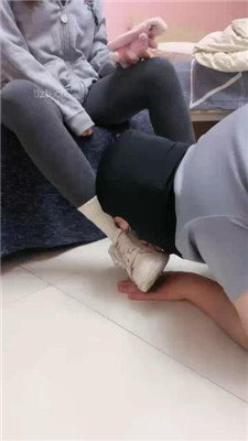 图片[2]_【金桔小主】夜跑后小白鞋白袜踩虐暴打【上】_绳艺库视频下载