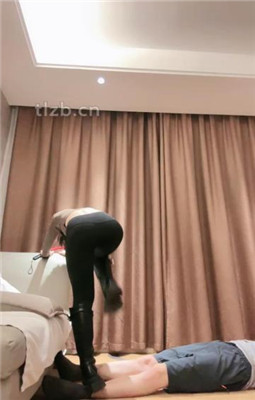 图片[18]_【不期而遇】恋臀爱好者-长筒靴艺术踢踩跺/磕头认错_绳艺库视频下载