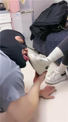 图片[4]_【金桔小主】夜跑后小白鞋白袜踩虐暴打【上】_绳艺库视频下载