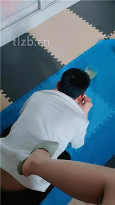 图片[2]_【魅影女神】给狗做特殊的生日蛋糕_绳艺库视频下载