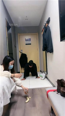 图片[10]_【小雅老师】黑丝高跟踩踏脚底喂食-喝圣水【完整版_绳艺库视频下载