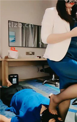 图片[13]_【映雪夫妻】情侣主-鞭打/虐乳/人体座椅/舔丝袜高跟/踩踏_绳艺库视频下载