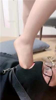 图片[11]_【嘉一】跪舔铆钉高跟美足_绳艺库视频下载