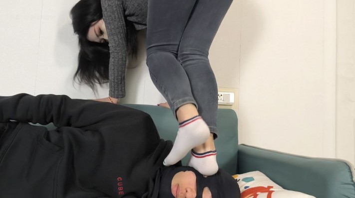 图片[4]_【女神学院·稚主kk】棉袜牛仔裤调教_绳艺库视频下载