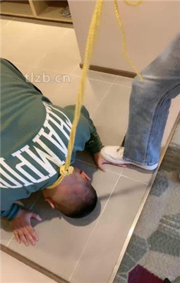 图片[2]_【酒鸽】双S-人体烟灰缸-长靴小白鞋踩/踩踏/骑马/闻臭白袜_绳艺库视频下载