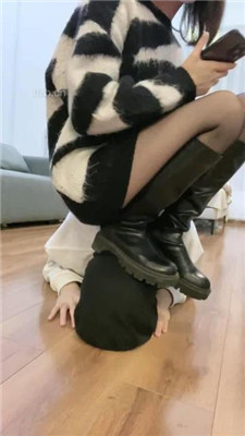 图片[17]_【奶味茶茶】长靴黑丝玩弄-踩头踩踏/踢裆/对镜羞辱插嘴_绳艺库视频下载