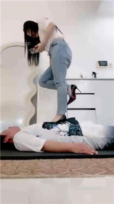 图片[10]_【冰夏女王】双S-高跟全体重踩地毯【双视角版】_绳艺库视频下载