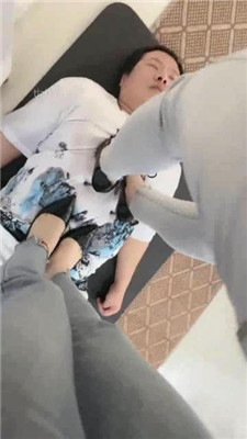 图片[2]_【冰夏女王】双S-高跟全体重踩地毯【双视角版】_绳艺库视频下载