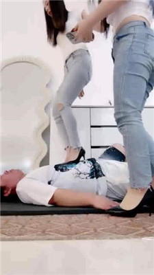 图片[12]_【冰夏女王】双S-高跟全体重踩地毯【双视角版】_绳艺库视频下载