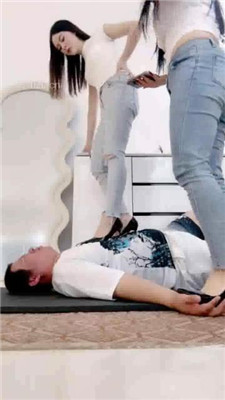 图片[14]_【冰夏女王】双S-高跟全体重踩地毯【双视角版】_绳艺库视频下载