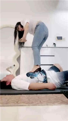 图片[17]_【冰夏女王】双S-高跟全体重踩地毯【双视角版】_绳艺库视频下载