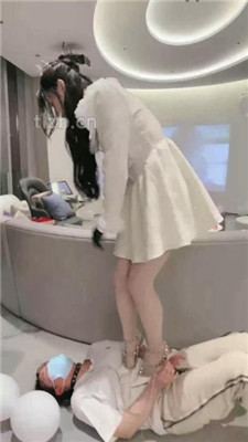 图片[7]_【时安】劲爆群调-男女奴跪拜/踩狗爪/鞭打舔脏鞋/一桶圣水_绳艺库视频下载