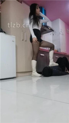 图片[4]_【文文文文】素人小姐姐-长靴全体重踩踏/黑丝脚捂脸/脚底喂食_绳艺库视频下载