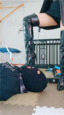 图片[4]_【媚娘】漏斗灌圣水/长靴踩踏/狗笼枷锁囚禁_绳艺库视频下载