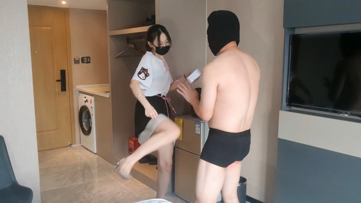 图片[3]_小鱼姐姐高跟裸足踩脖子追债欠债无赖_绳艺库视频下载