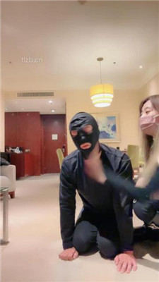 图片[13]_【梦樱】双S-长靴踢踹/吐口水/舔脏鞋底/踩踏喂食【双视角版】_绳艺库视频下载