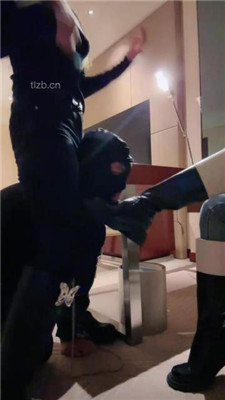 图片[19]_【梦樱】双S-长靴踢踹/吐口水/舔脏鞋底/踩踏喂食【双视角版】_绳艺库视频下载