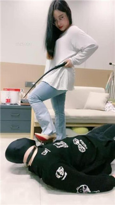 图片[2]_【小羊】鞭打狗链遛狗/骑脖/高跟踩踏/舔脏鞋底裸足_绳艺库视频下载