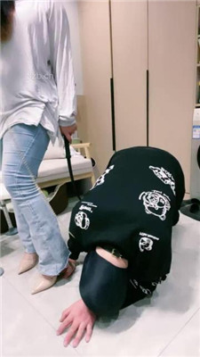 图片[9]_【小羊】鞭打狗链遛狗/骑脖/高跟踩踏/舔脏鞋底裸足_绳艺库视频下载