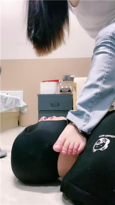 图片[19]_【小羊】鞭打狗链遛狗/骑脖/高跟踩踏/舔脏鞋底裸足_绳艺库视频下载