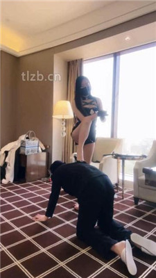 图片[3]_【琪琪大人】给狗立规矩-全体重跳踩/原味+晨尿+口水_绳艺库视频下载