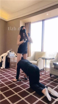 图片[2]_【琪琪大人】给狗立规矩-全体重跳踩/原味+晨尿+口水_绳艺库视频下载