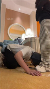 【美知馏】脾气不好的家教-无底线艺术虐_绳艺库视频下载