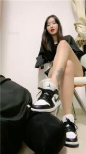 【路子】坐脸窒息/喝圣水/强制闻鞋/碾压踩狗头_绳艺库视频下载