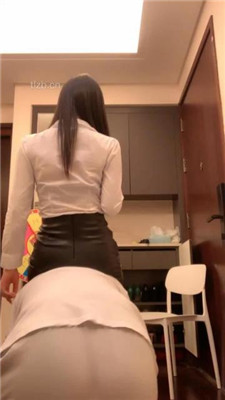 图片[2]_【宝爷】多双鞋全体重踩踏/骑脖/舔内裤_绳艺库视频下载