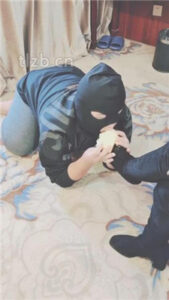 【美容院S】双S-叼丝袜/跪舔脏高跟/骑马/长靴踩踏_绳艺库视频下载