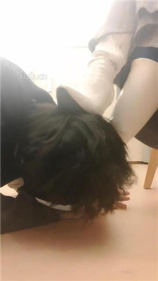 【广州丝主】脏长靴裸足狂舔_绳艺库视频下载