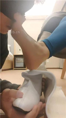 图片[2]_【广州丝主】脏长靴裸足狂舔_绳艺库视频下载