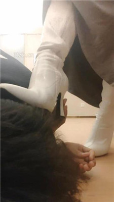 图片[4]_【广州丝主】脏长靴裸足狂舔_绳艺库视频下载