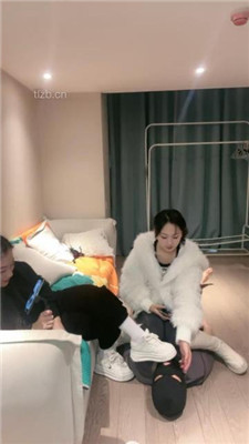 图片[2]_【七七】闺蜜双调-坐垫舔脚/裸足深喉/浓痰踩踏【双视角版】_绳艺库视频下载