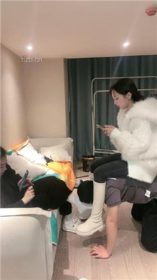 图片[3]_【七七】闺蜜双调-坐垫舔脚/裸足深喉/浓痰踩踏【双视角版】_绳艺库视频下载