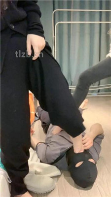 图片[18]_【七七】闺蜜双调-坐垫舔脚/裸足深喉/浓痰踩踏【双视角版】_绳艺库视频下载