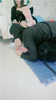 【薇主】裸足美腿狂舔_绳艺库视频下载