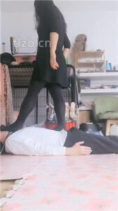 【蓝蜻蜓】黑丝高跟踩踏地毯狗_绳艺库视频下载