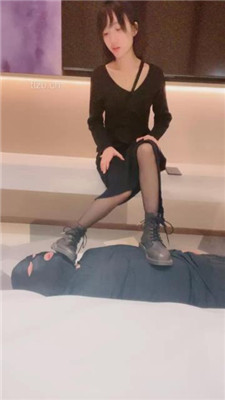 图片[2]_【柔儿公主】短靴踩踏/舔脏鞋底/赏赐圣水_绳艺库视频下载