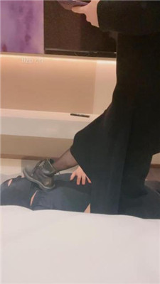 图片[5]_【柔儿公主】短靴踩踏/舔脏鞋底/赏赐圣水_绳艺库视频下载