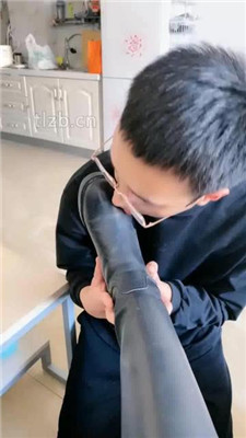 图片[2]_【嘉文】长靴踩踏/闻舔白袜/家务奴_绳艺库视频下载