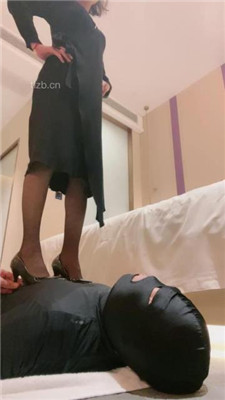 图片[4]_【柔儿公主】高跟黑丝踩踏/喂口水/赏赐圣水_绳艺库视频下载