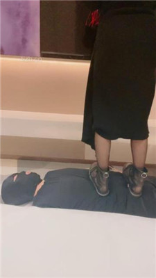 图片[10]_【柔儿公主】高跟黑丝踩踏/喂口水/赏赐圣水_绳艺库视频下载