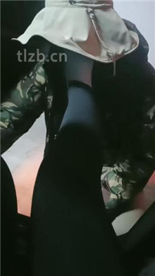 【嗯哼】停车场-跪舔原味白袜脚_绳艺库视频下载