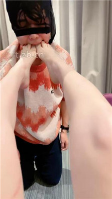 图片[10]-思诺】臭脚丫捂脸/居高临下让狗舔脚-绳艺资源网