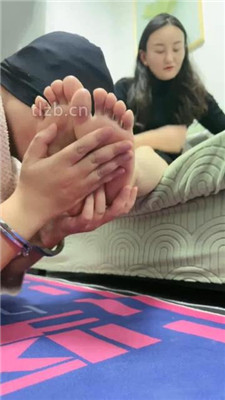 图片[2]-芭丝】近距离裸足狂舔-绳艺资源网